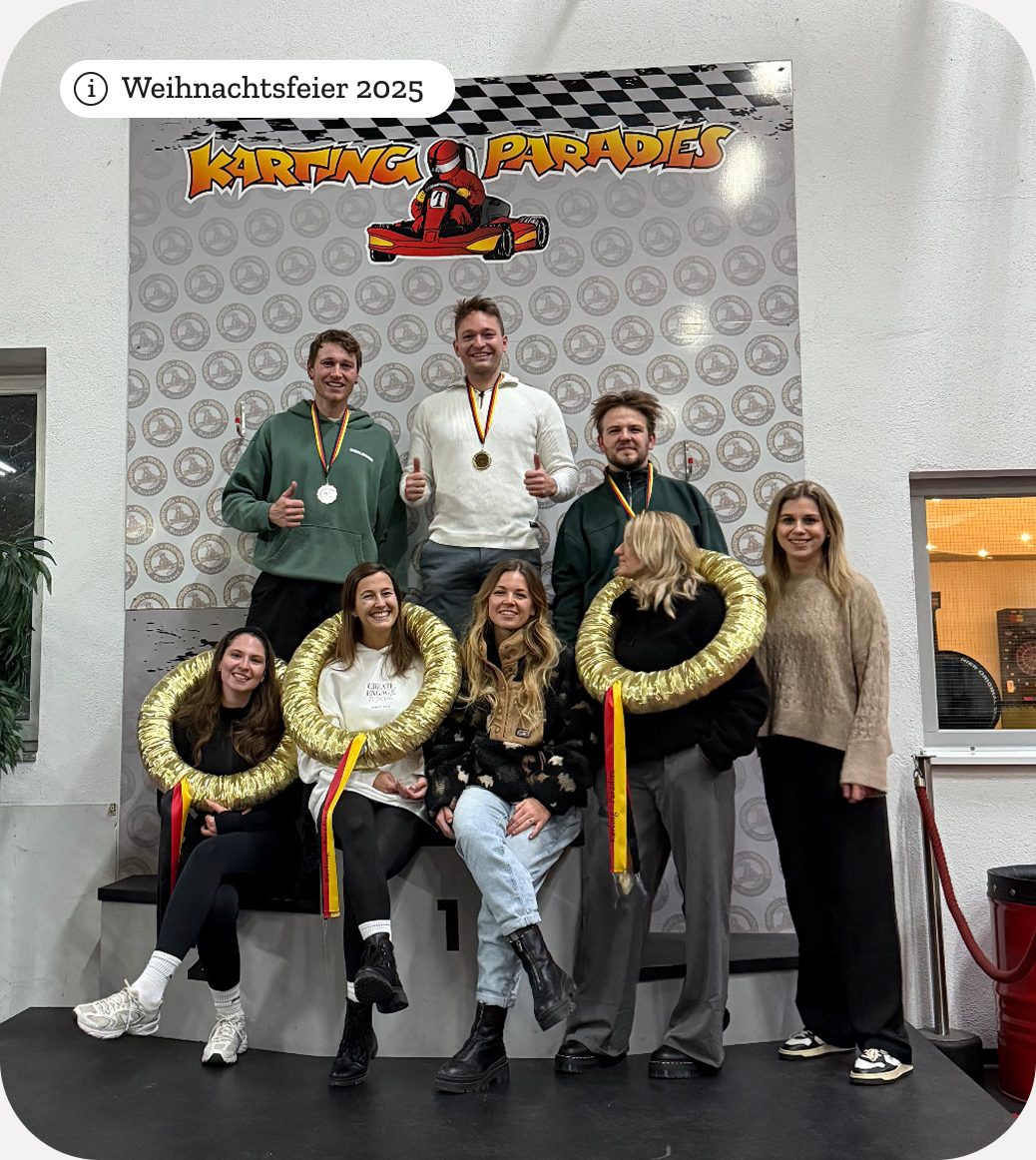 Behind-the-Scenes: das Team bei einem gemeinsamen Termin
