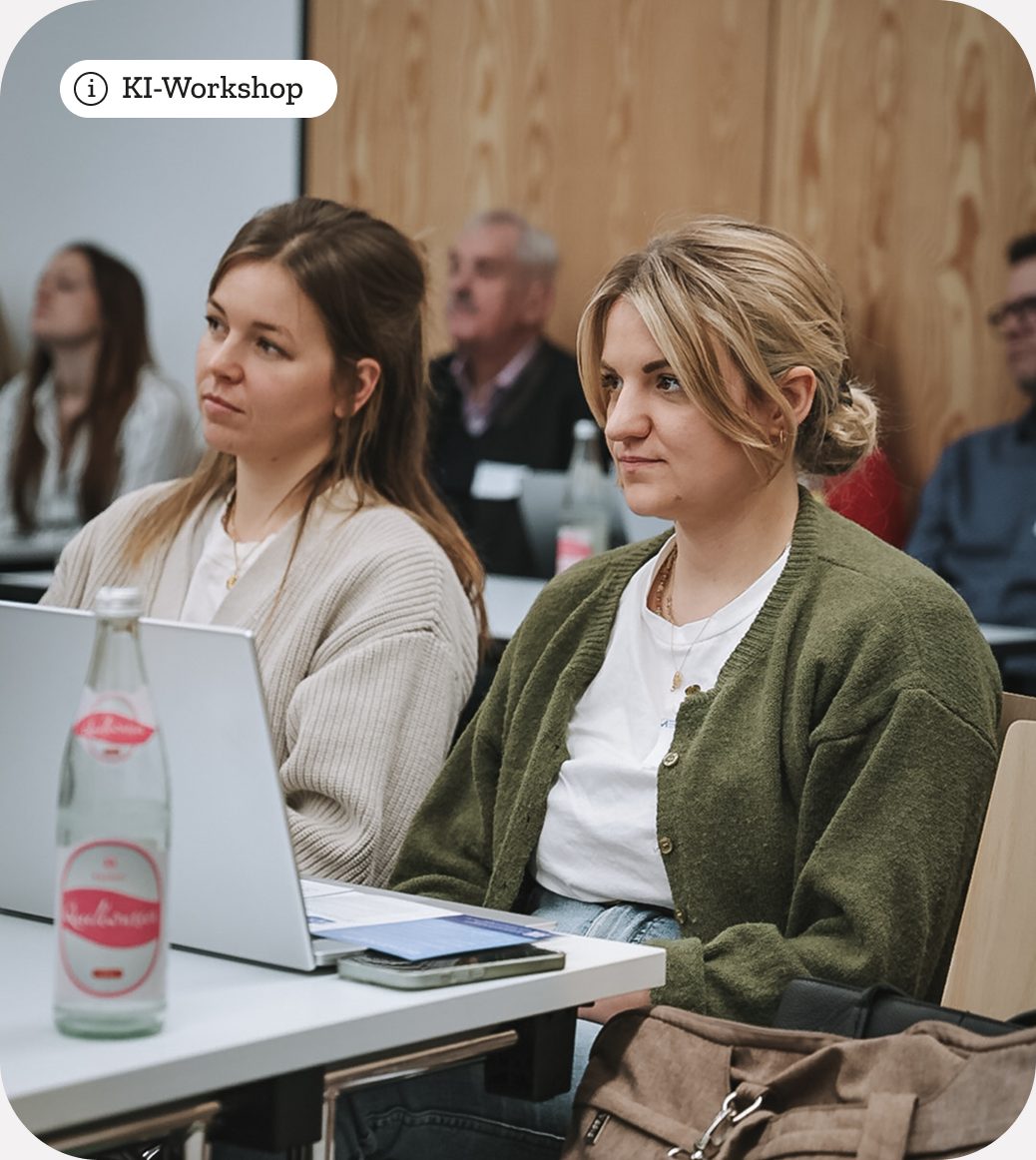 Behind-the-Scenes: das Team bei einem gemeinsamen Termin